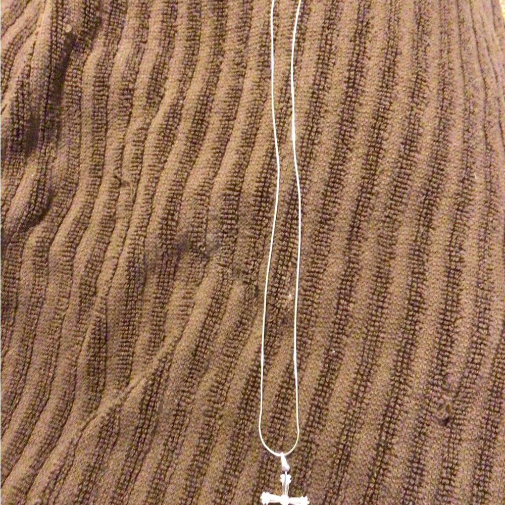 Elegant Silver Cross Pendant Necklace - Picture 2 of 2
